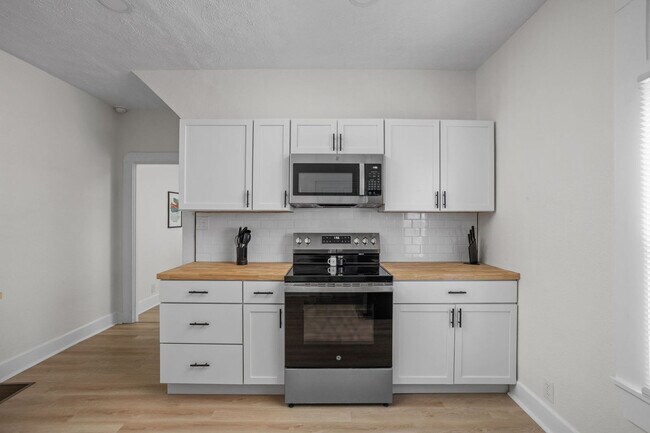 Building Photo - 211 N Addison St