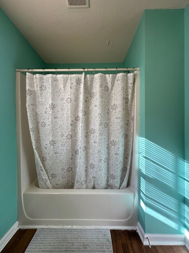 Building Photo - 101 Spain Dr