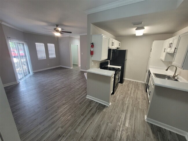 Building Photo - 7250 W Greens Rd