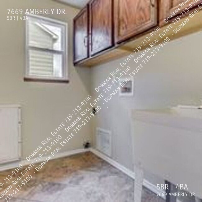Building Photo - 7669 Amberly Dr