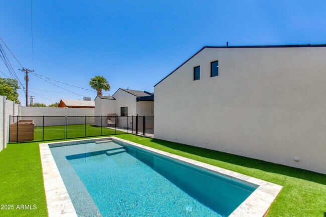 Building Photo - 4246 E Mulberry Dr