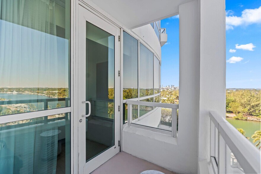 Building Photo - 4441 Collins Ave