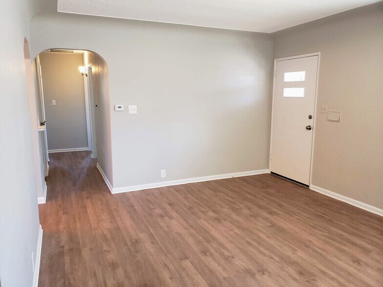 Front entrance/Living room - 3155 S Fox St