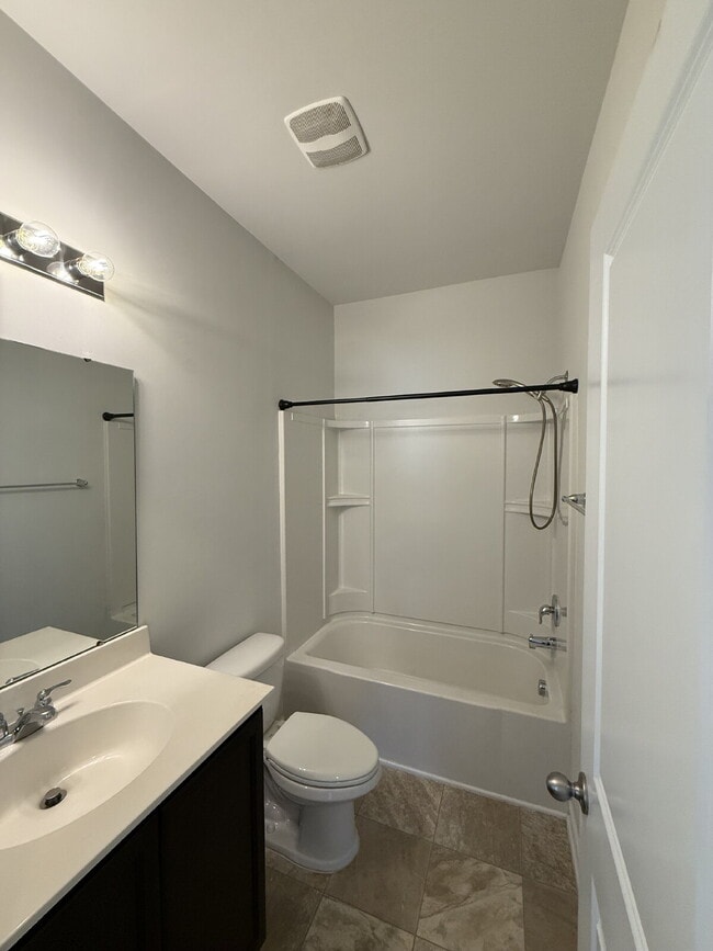 Building Photo - "Charming 3-Bedroom Beaufort Retreat in Picket Fences!!"