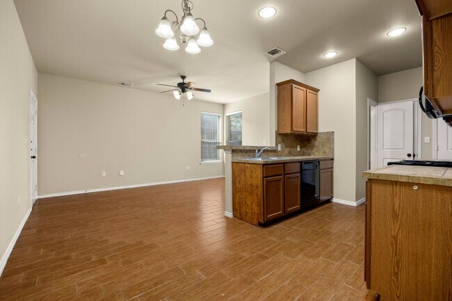 Building Photo - Nice 3 Bedroom Duplex Located in New Braunfels, Texas!