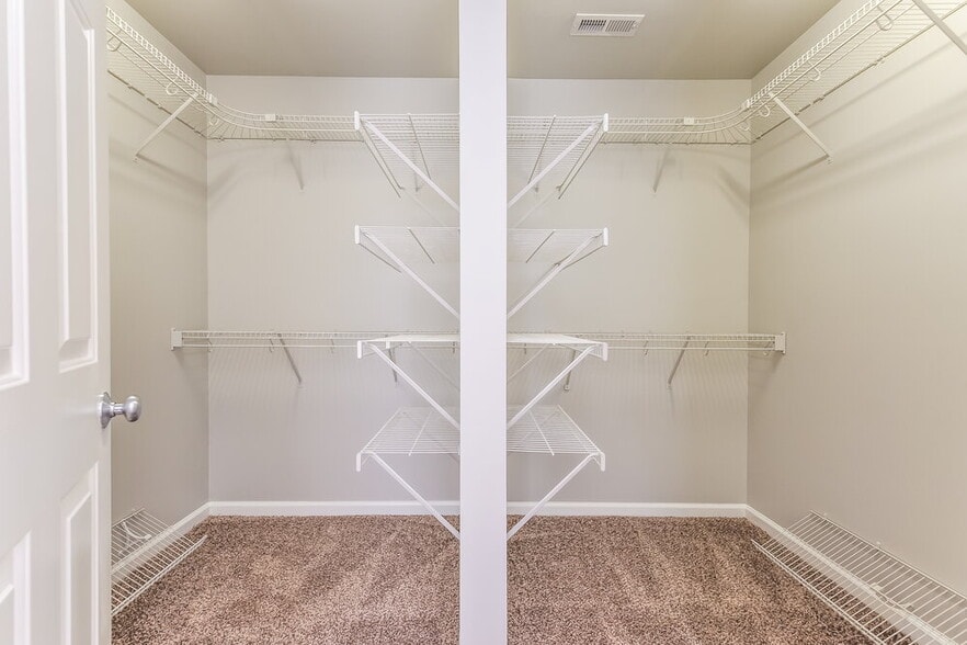 Building Photo - 1102 Braemar Highland Dr