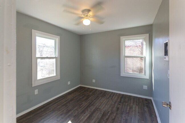Building Photo - Charming 2-Bed, 1-Bath Home in South Oklah...