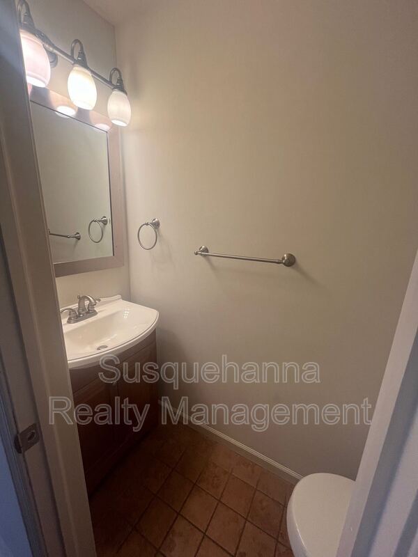 Building Photo - 68 Shady Ln