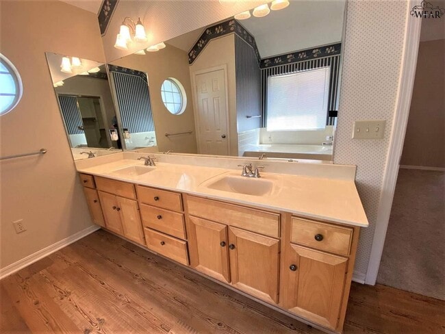 Building Photo - 3803 Stonegate Dr