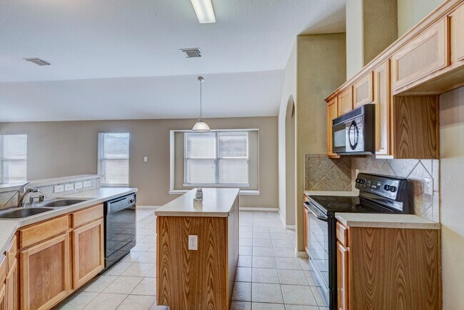 Building Photo - 25206 Pepper Ridge Ln