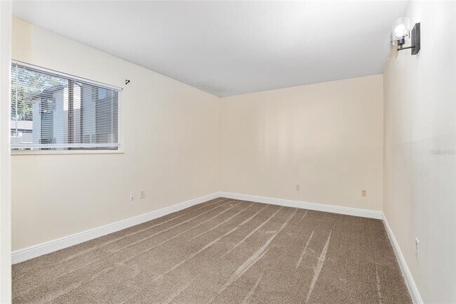 Building Photo - 1727 NE 36th Ave