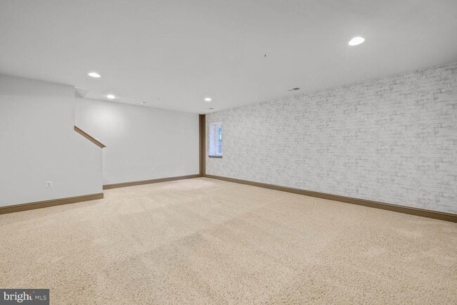 Building Photo - 306 Park Ave