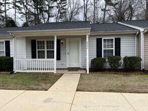 Building Photo - "Charming 2-Bed, 2-Bath Retreat in High Point's Peaceful Ambassador Court!"
