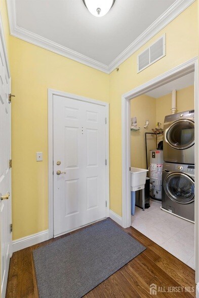 Building Photo - 540 Cranbury Rd