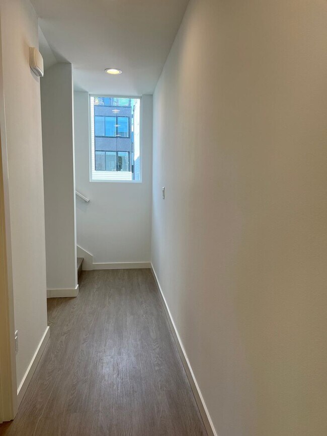 Building Photo - Beautiful Blackwood Home Ballard!