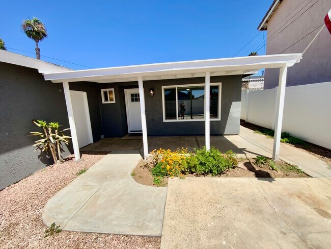Building Photo - 3 bd/2ba Cottage with alley Access