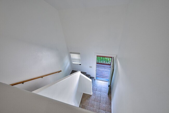 Building Photo - 993