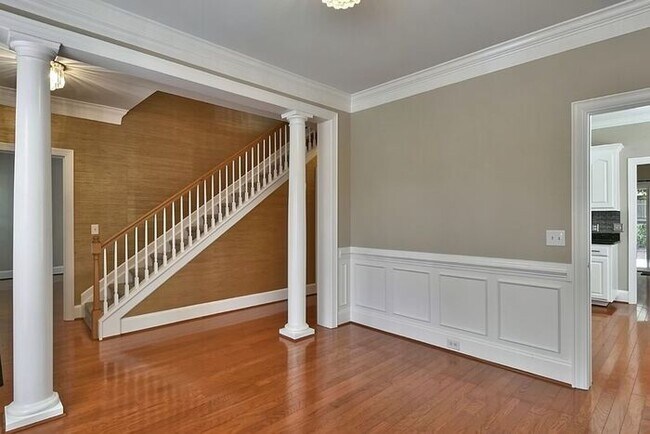 Building Photo - Wildewood in Northeast Columbia--Offering Self Guided Tour with RENTLY!