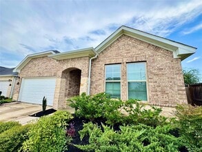 Building Photo - 31331 Whitfield Ct