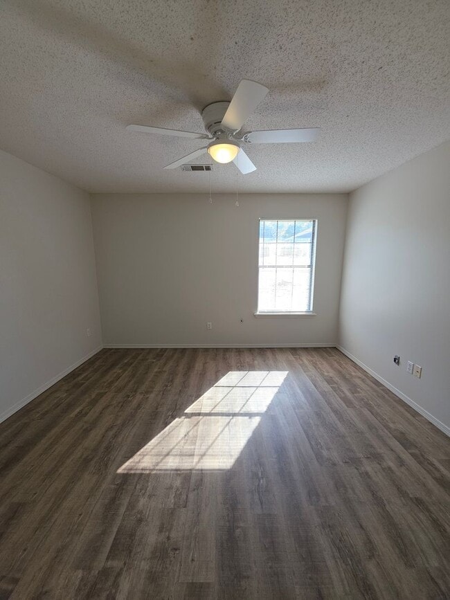 Building Photo - 817-825 West 12th St.