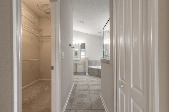 Building Photo - 68 Auberry Dr