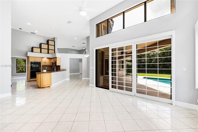 Building Photo - 1256 Manor Dr S