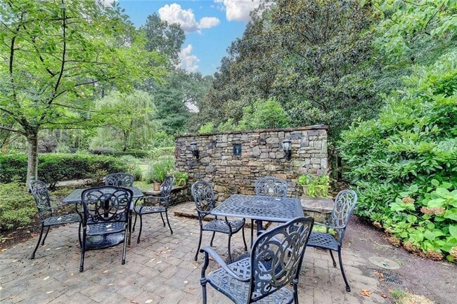 Building Photo - 2611 Briers N Dr