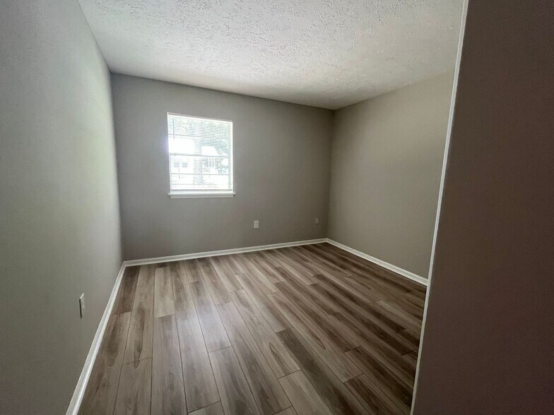 Building Photo - 301 E Second St