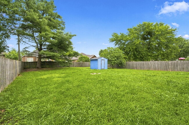Building Photo - 511 E Dyann Dr
