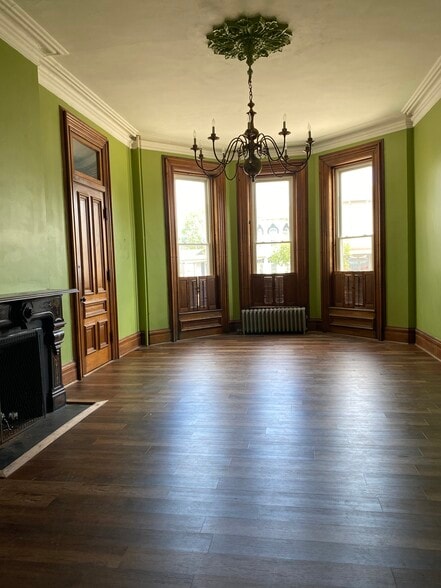 Building Photo - 223 E Main St