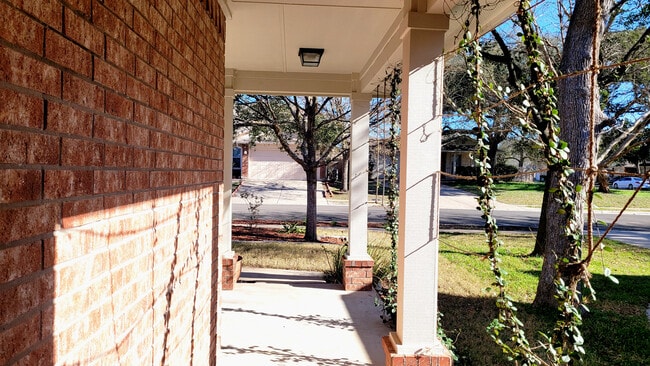 Building Photo - 11112 Jim Thorpe Ln