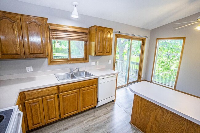 Building Photo - 15355 Papio St