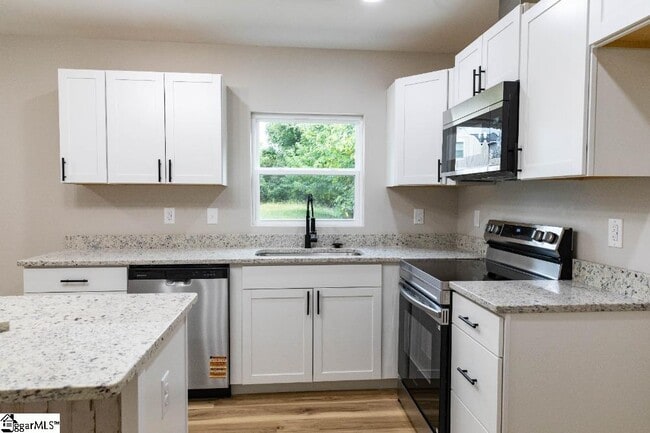 Building Photo - 405 E Hampton Ave