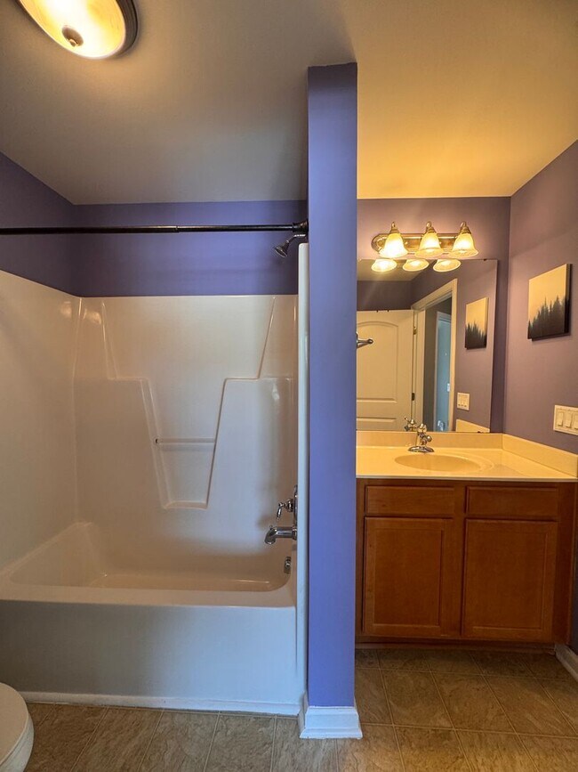 Building Photo - 2BR 2BA Condo with All Appliances Included