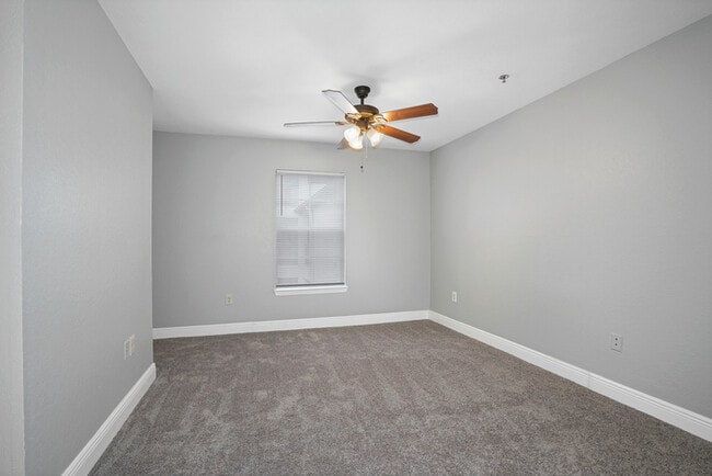 Building Photo - 8516 Island Breeze Ln