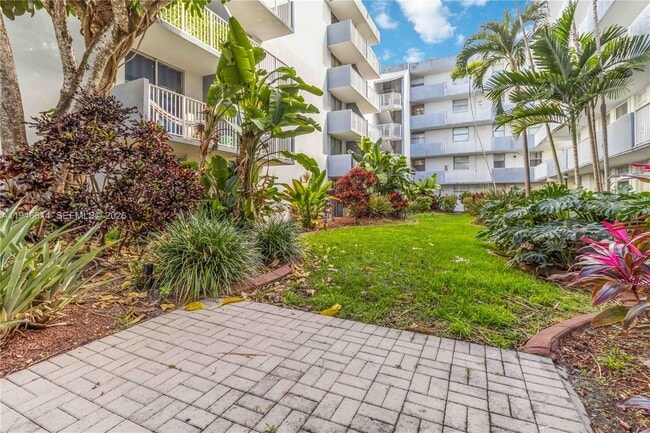 Building Photo - 1801 S Treasure Dr