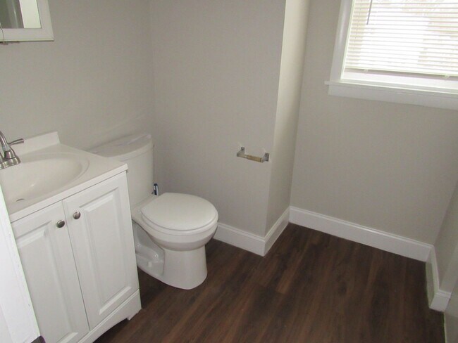 Building Photo - Dracut Beautiful 5 Bedroom Apartment Ready for Occupancy!!