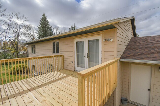 Building Photo - Spacious 4-Bedroom Acreage with Stunning Views Near Hartford — 1.5 Acres of Country Living!