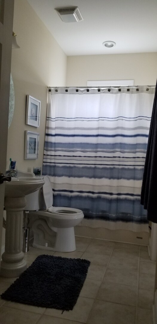 Building Photo - Beautiful Town-home in much sought after S...