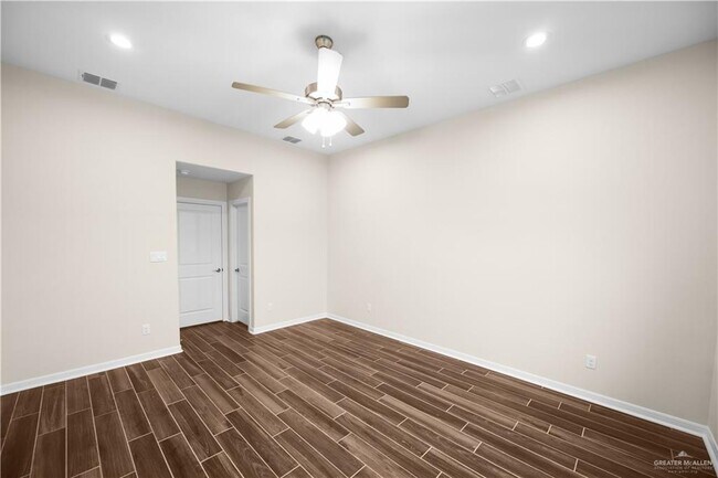 Building Photo - 30 Westcave Falls Ln