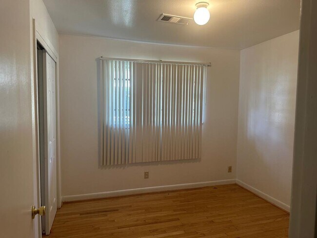 Building Photo - 6003 Heatherbrook Dr