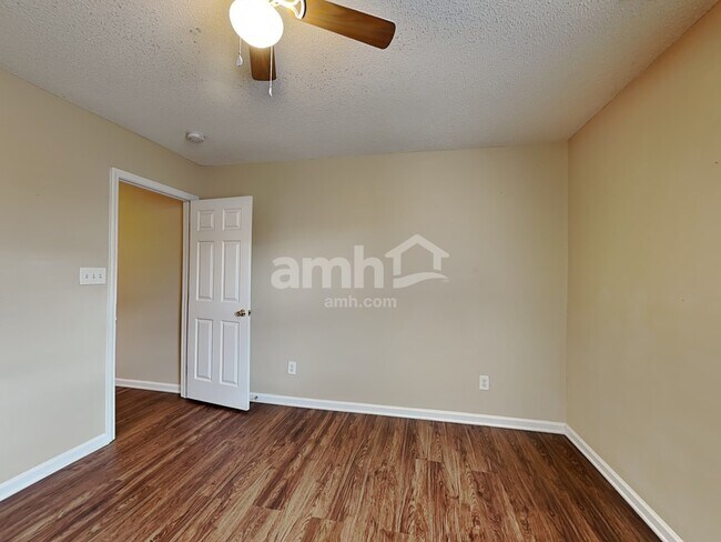 Building Photo - 10741 Glenluce Avenue
