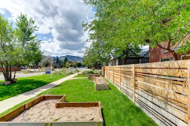 Building Photo - 1811 Walnut St