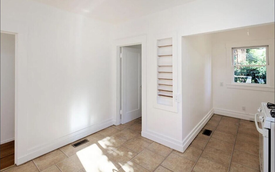 Building Photo - 49 Beverly Rd