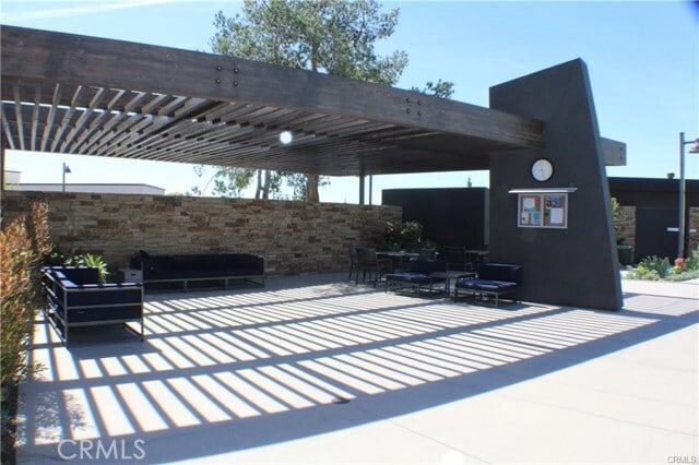 Building Photo - 140 Paramount