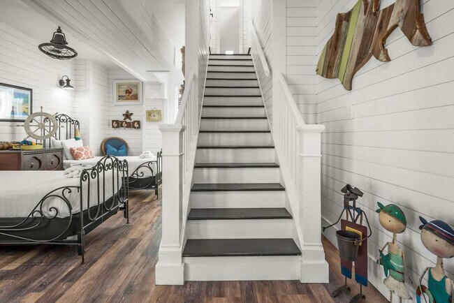 Building Photo - 707 Parkplace-SI ID1036727P