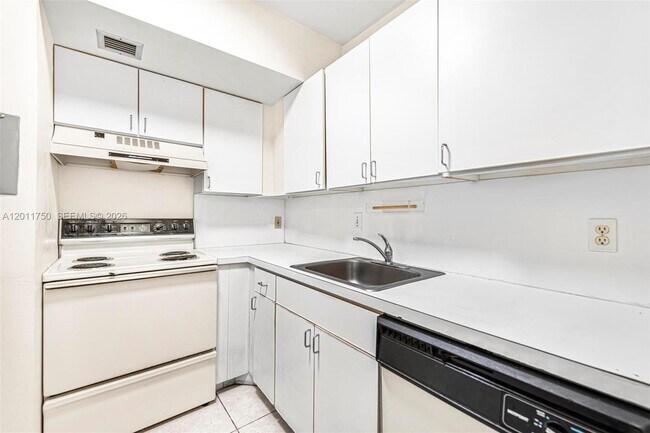 Building Photo - 9107 SW 137th Ter