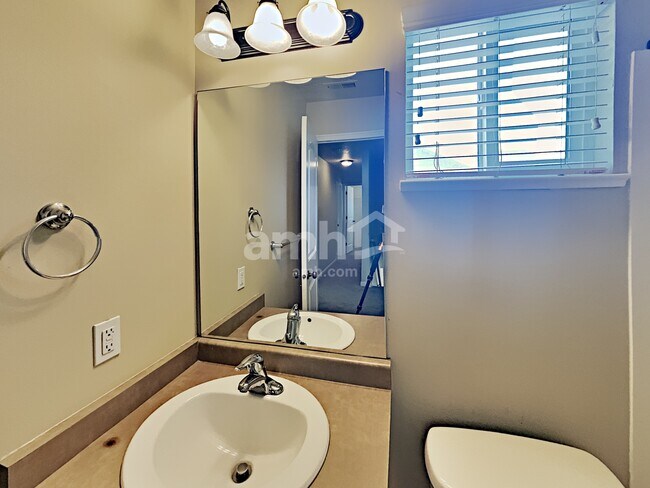 Building Photo - 4778 Wilson Way