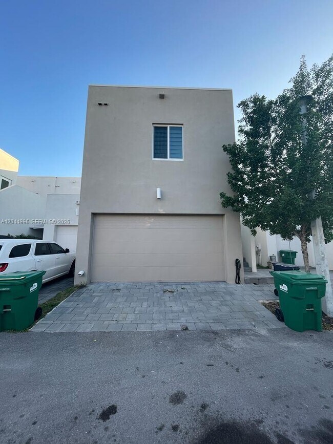 Building Photo - 10317 NW 66th St