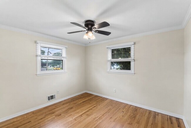 Building Photo - 19 Ashwood Rd